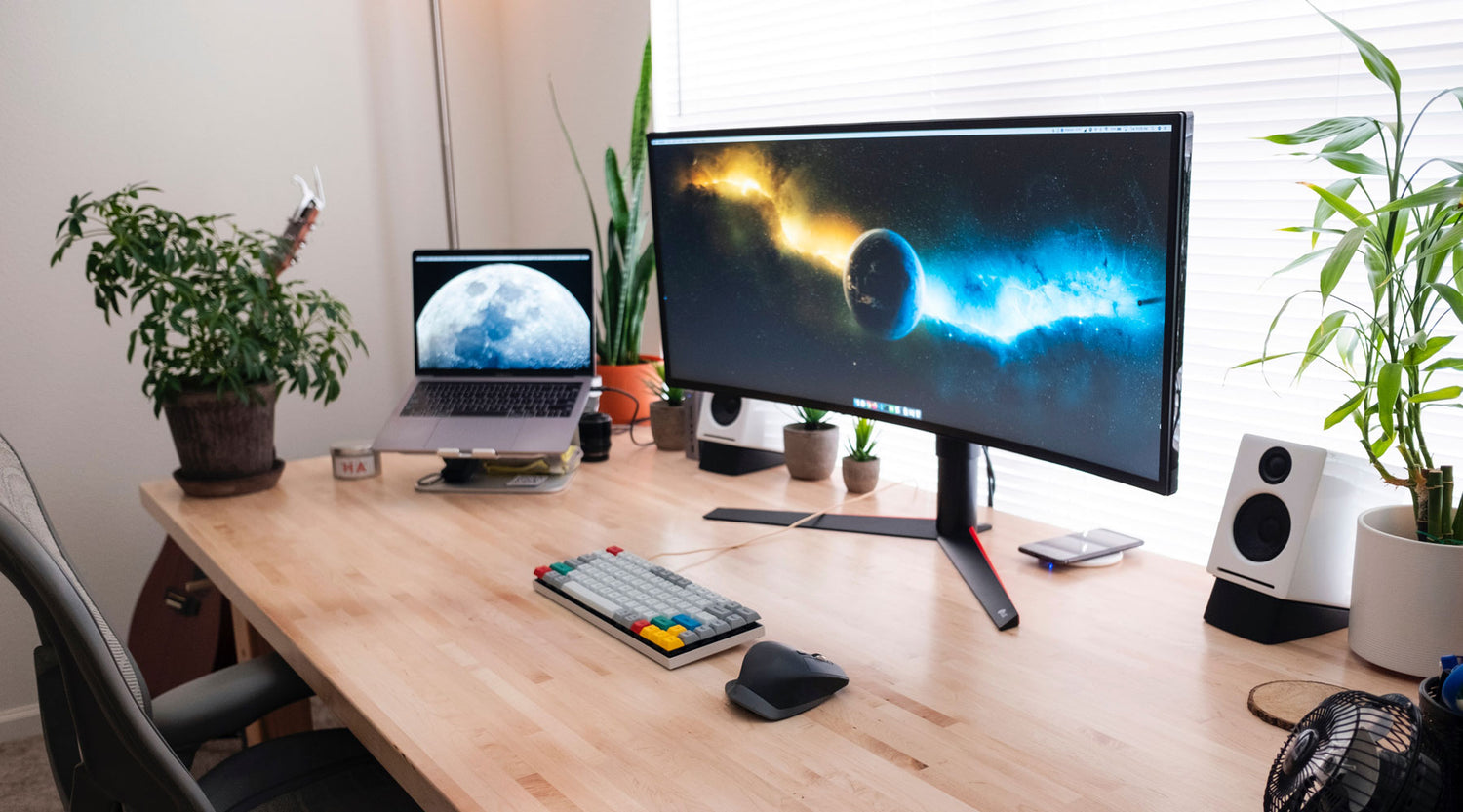 Curved vs. Flat Monitor: Which One Is Worth It?